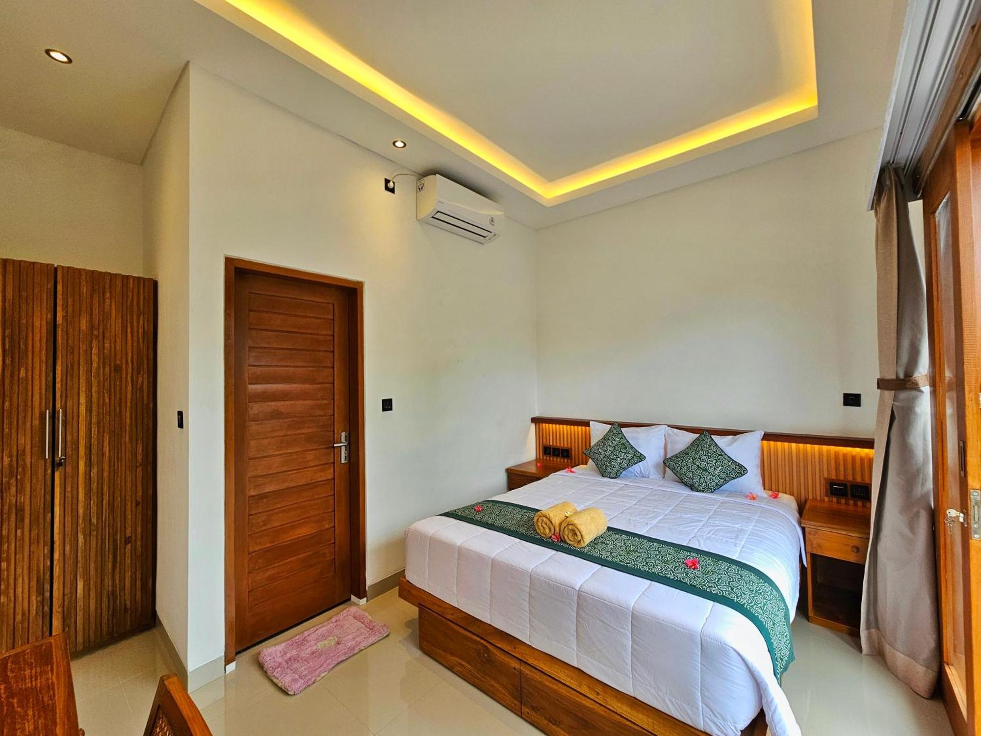 Dewi Putri House Hotel Ubud  Exterior photo