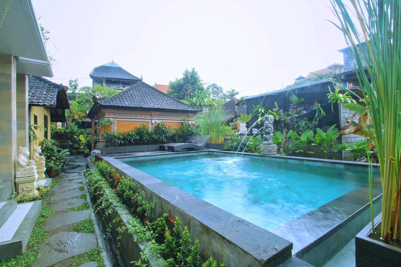 Dewi Putri House Hotel Ubud  Exterior photo